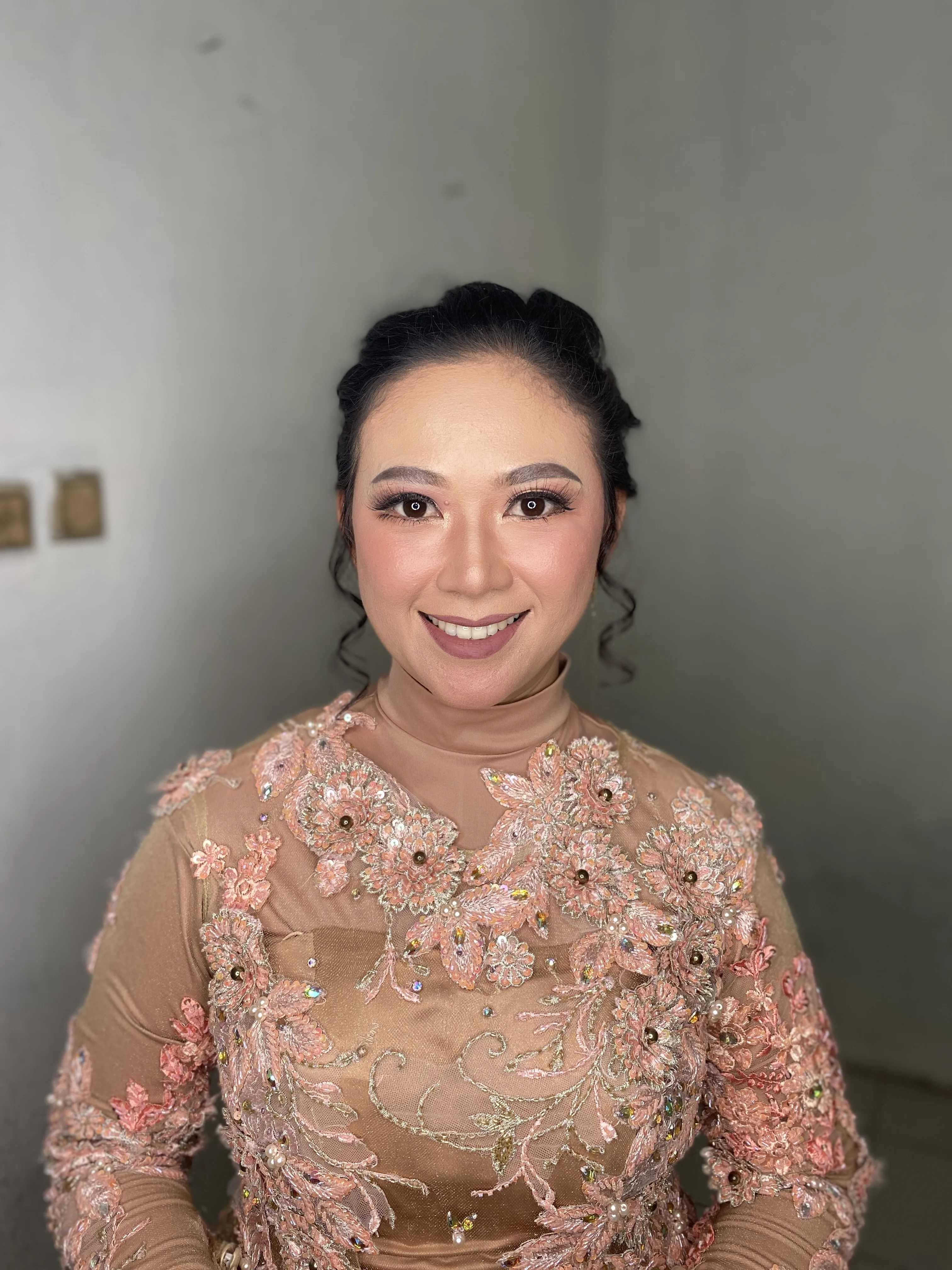 Glam makeup — bold defined features