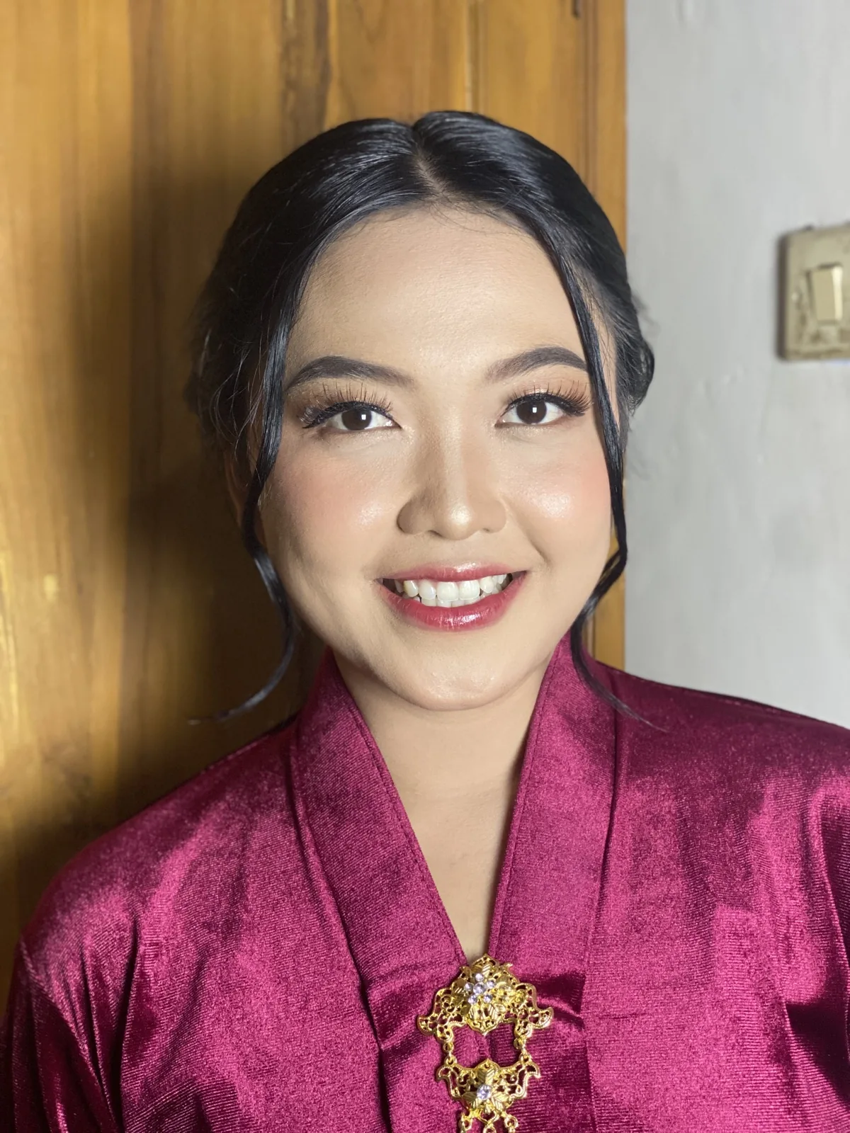Bridal makeup — soft luminous wedding look